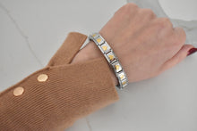 Cargar imagen en el visor de la galería, Pulsera Italiana Plateada con Corazones Dorados