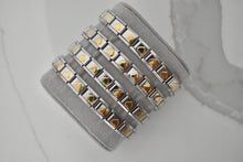Cargar imagen en el visor de la galería, Pulsera Italiana Plateada con Corazones Dorados