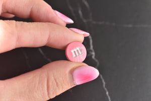 Charms ( Pin ) m&m rosa para Correa de silicon